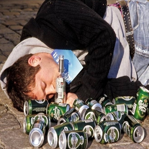 A földön heverő töltények számából ítélve, csúnya háború lehetett