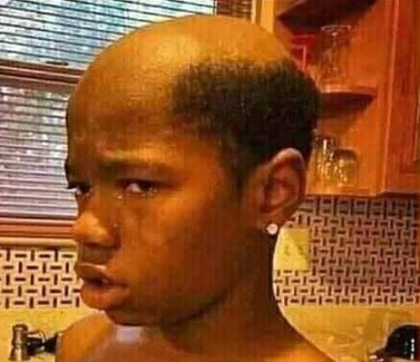 Fater! Úgy vágd le a hajamat, hogy kicsit idősebbnek tűnjek