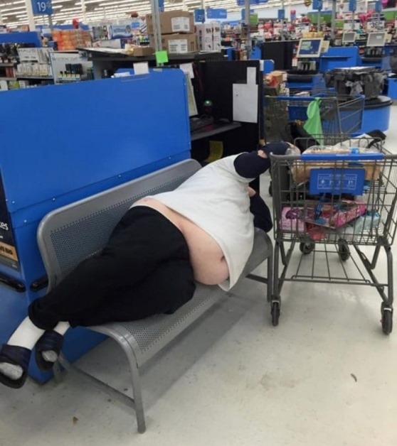 Megpihent a vásárlás után