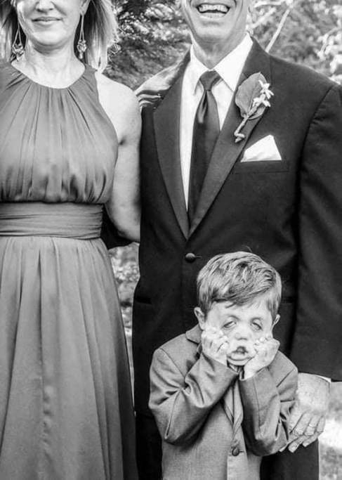 Nagyon jól érzi magát a kölyök a lagziban