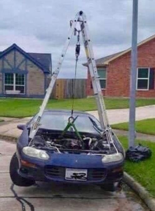 Motorcsere a ház előtt 😮