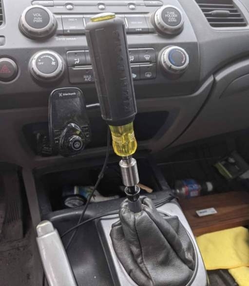 Haver, letört a váltókar az autómban 🙁