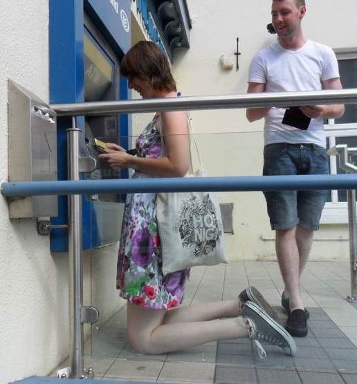 Eközben a siratófalnál