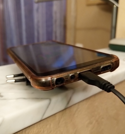 Megkértem a csajomat, hogy tegye töltőre a telómat