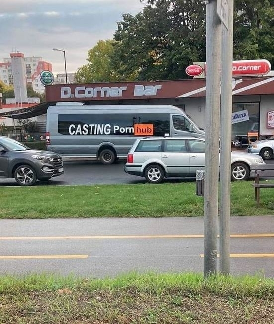 Eközben a szlovákiai Óváron