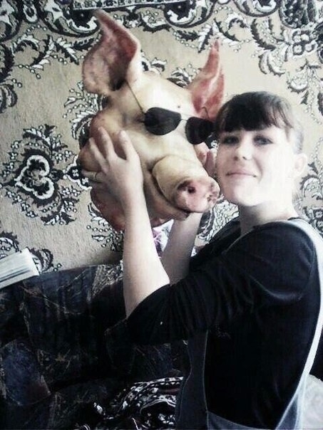 Pózolj sertésfejjel