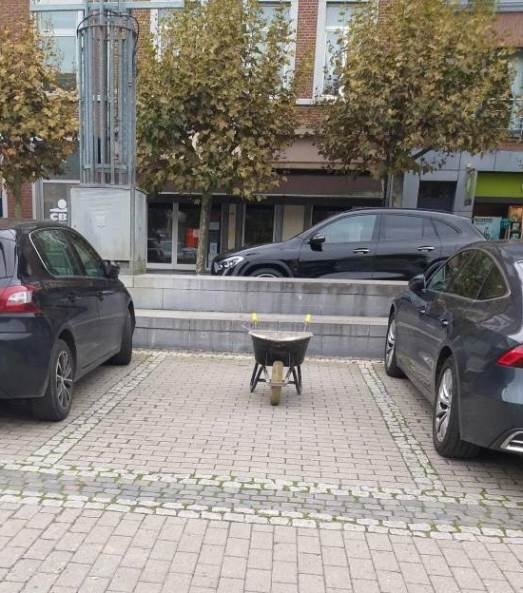 Józsi bácsi is leparkolt