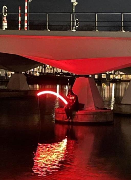 Vader Nagyúr tegnap este Amszterdamban horgászott