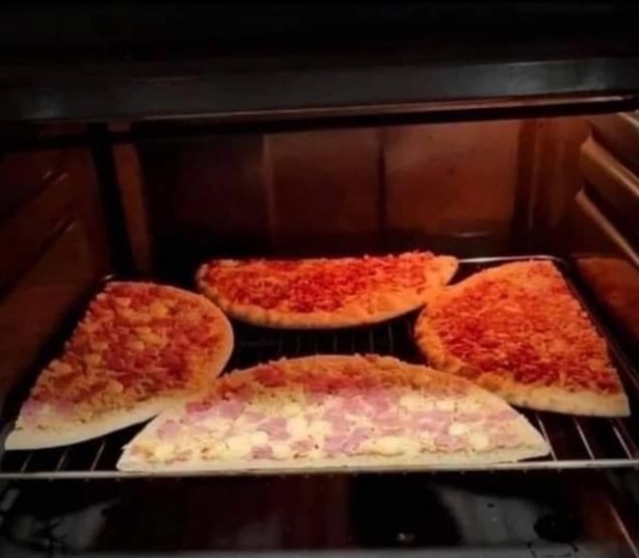 Még hogy nem fér be két pizza a sütőbe