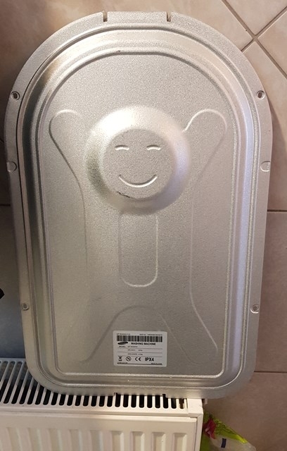 Ilyen vidám a mosógép,amikor meglátja a szerelőt