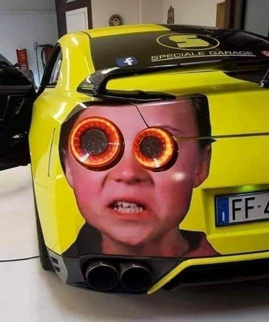 Ő ezt a képet fényeztette rá a benzinpusztítóra