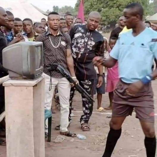 Amikor teljesen mindegy, hogy mit mutat a videóbíró