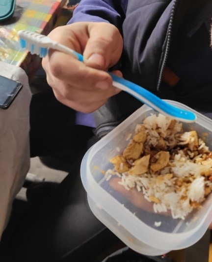 Ha nincs kéznél evőeszköz, bármi megteszi