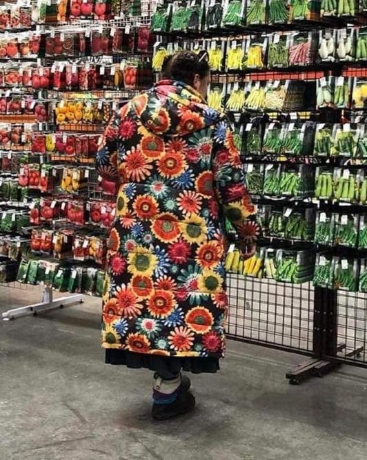 Álcázza magát az öreglány