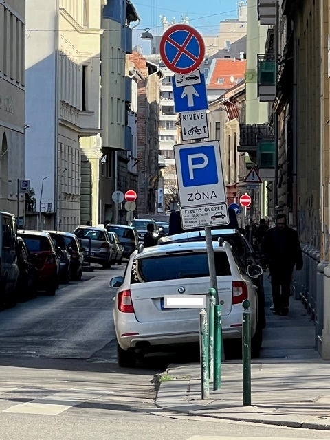 Egyértelmű táblák