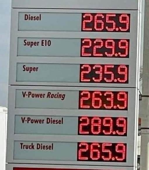 Kábé ilyen árak lennének, ha az üzemanyag cégek adómentesen értékesítenék a termékeiket