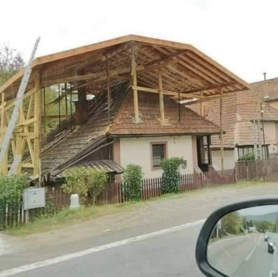 Az ács most ért rá, a kőműves meg majd jön