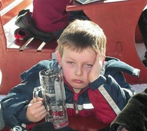 A kiskölyök most tudta meg, hogy holnap is van suli