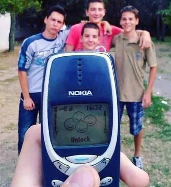 Figyelem, most repül a kismadár