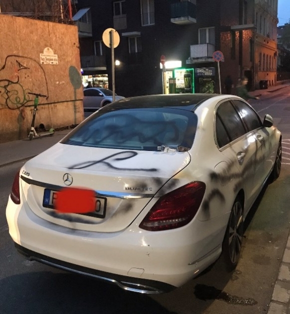 Nyócker sztori - Önnek új üzenete érkezett