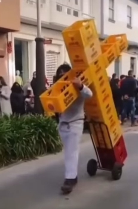 Segített magán, kiitta a nehezét