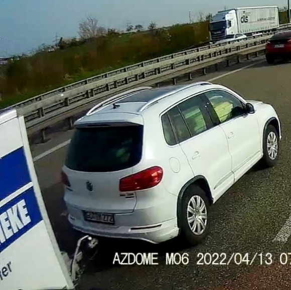 A futóra már nem fért a rakomány, de megoldotta a szállító