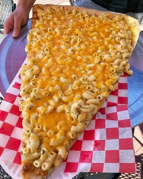 Nekem valahogy a sajtos-sonkás feltét jobban bejön