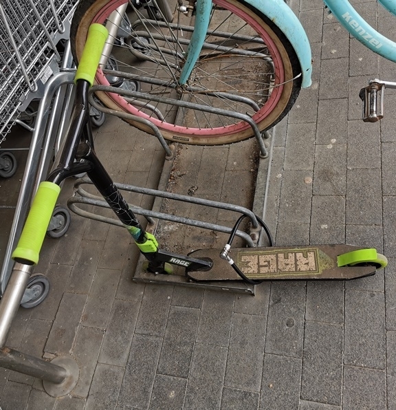 Emberünk lelakatolta gondolván így biztos nem viszik el