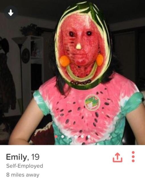 Ő ezzel a fotóval próbál párt keresni az online húspiacon