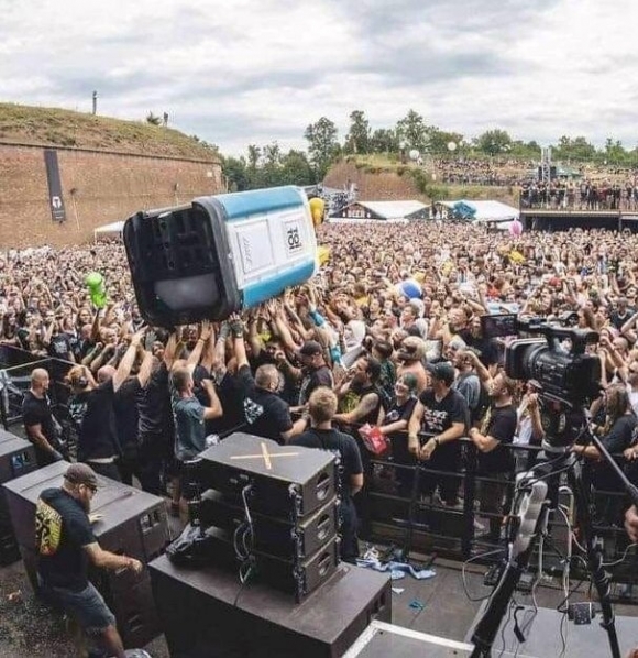 Amikor a koncerten a tetőfokára ér a hangulat