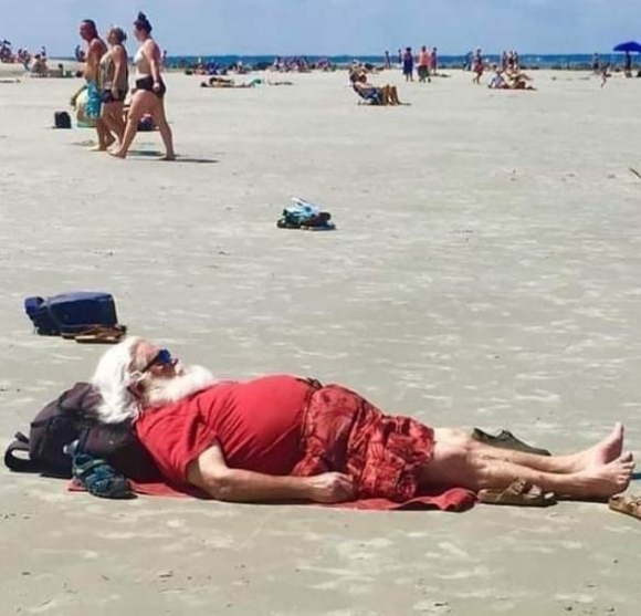 A Télapó még nyaral