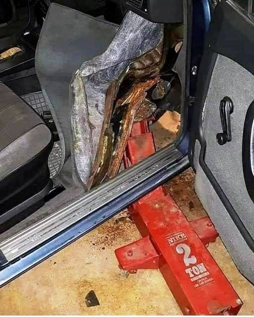 Ismer valaki egy jó lakatost?