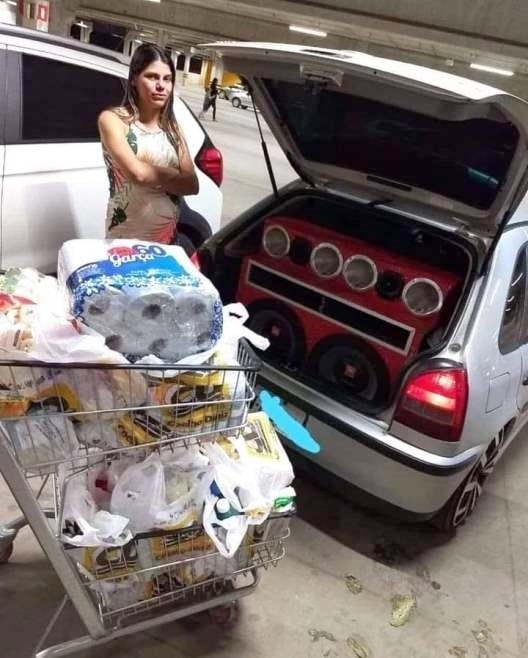 Ez van, amikor a tuningmajmoddal mész bevásárolni