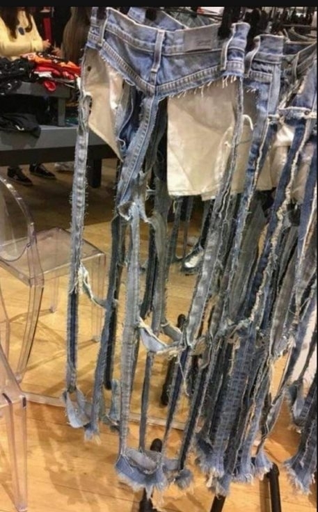 Amikor anyád rád szól, hogy nem mehetsz mini szoknyában, húzz inkább nadrágot