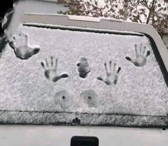 Amikor egy hideg téli napon bedöglik az autó, és meg kell tolni