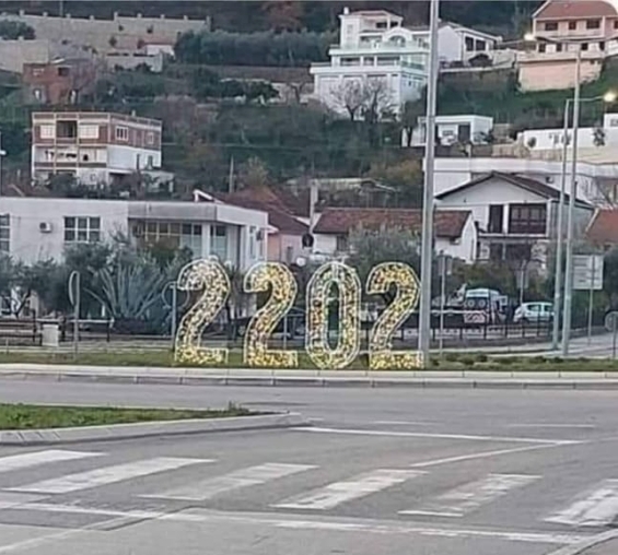 Béla! Rakjátok ki a díszkivilágítást, amíg nem kezdtetek el inni