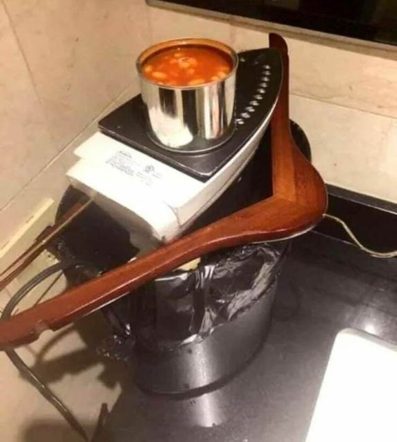 Melegszik az ebéd a kollégiumban