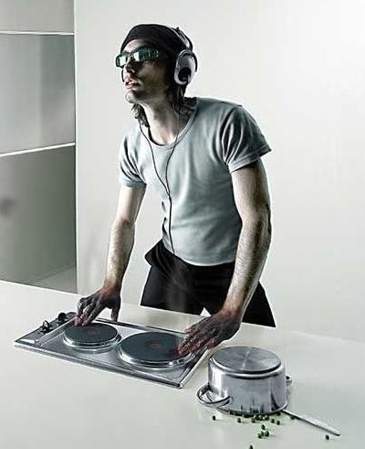 Dj villanyrezsó már elkezdte a hangolást az esti bulira