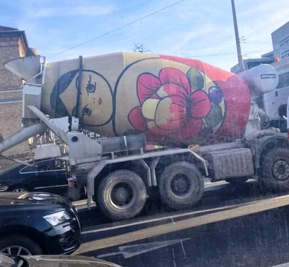 Beton baba, Budapest