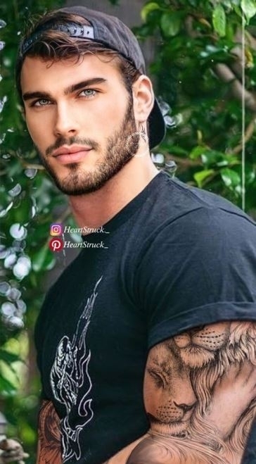 Egy jóképű macsó a csajoknak