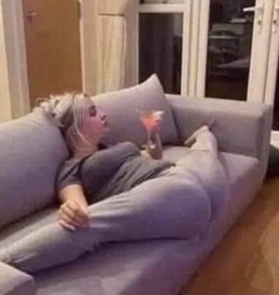 Amikor a csaj áthív filmezni, de még a telefonban kiköti, hogy nem lesz semmi