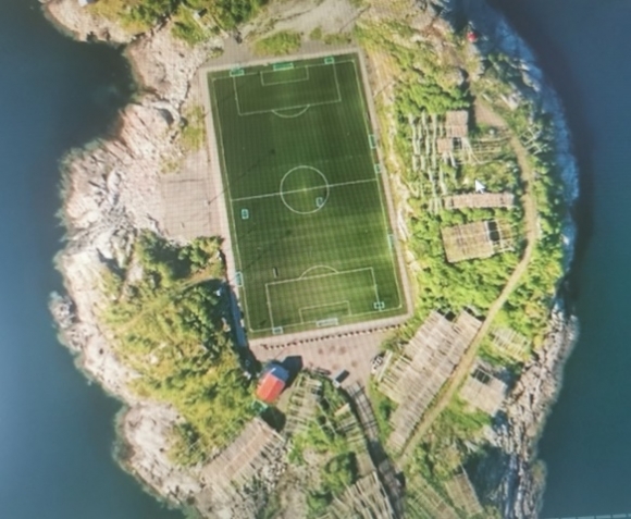 Amikor kicsi a sziget, de fociőrült vagy