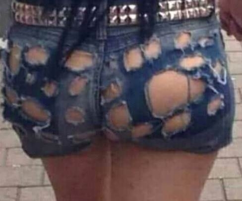 Ez történik, amikor tele van a szekrényed mollyal