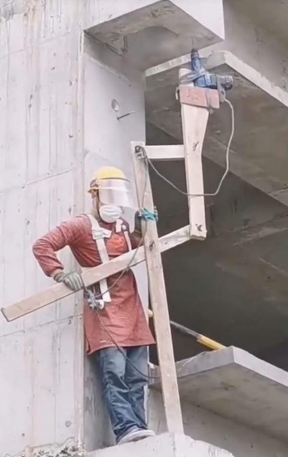 Pénteken a melóhelyen