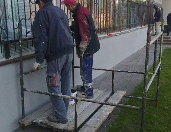 Srácok, ekkora magasságban már biztonsági kötél is kellene! 🙂