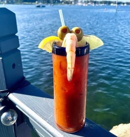 Kér valaki egy koktélt?