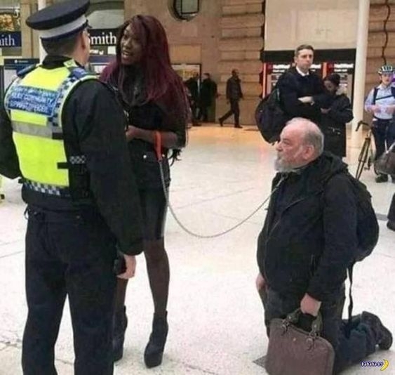 Szereti az öreg, ha megalázzák