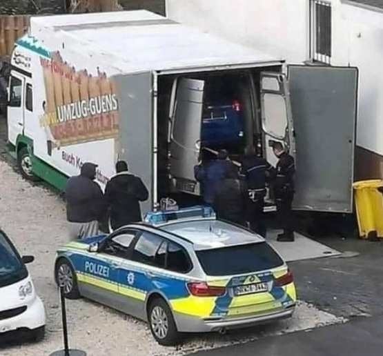 A nap, amikor a német rendőrök, először láttak négykerekű román Matrioskát