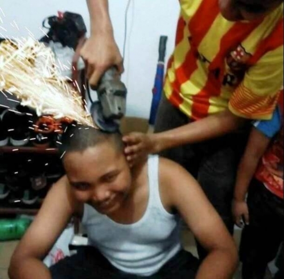 Adj neki tesó, ne sajnáld! 🙂