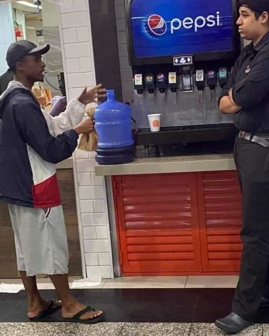 Tesó, nekem azt mondták, hogy ingyen van az utántöltés!